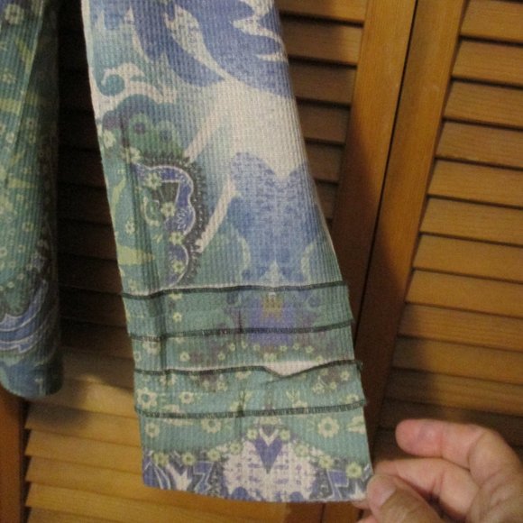 Live and Let Live top blue & green lightweight soft stretchy with bling size L - Picture 5 of 7
